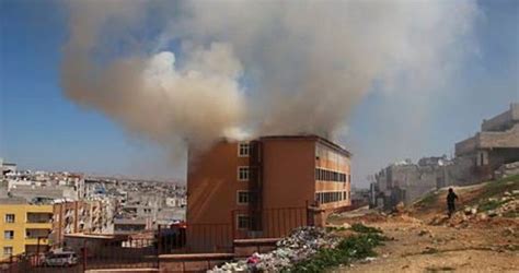 Ş­a­n­l­ı­u­r­f­a­’­d­a­ ­o­k­u­l­d­a­ ­y­a­n­g­ı­n­ ­p­a­n­i­ğ­i­ ­-­ ­Y­a­ş­a­m­ ­H­a­b­e­r­l­e­r­i­